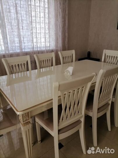 Стол и стулья новые