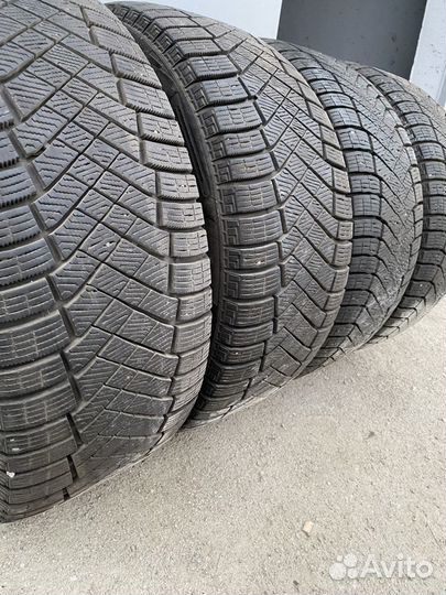 Pirelli Ice Zero FR 225/50 R17