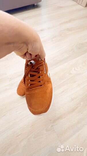 Кроссовки женские новые