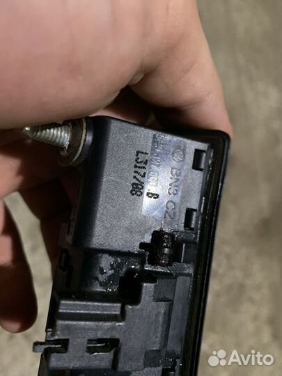 Кнопка багажника audi a4 b8