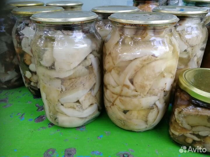 Грибы маринованные