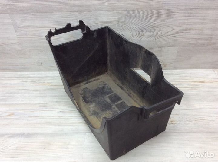 Крепление акб (корпус/подставка) Mitsubishi Pajero