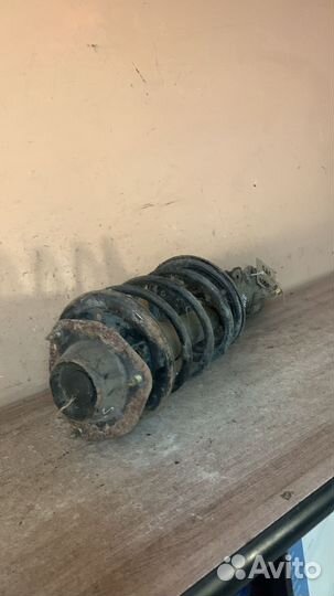 Амортизатор передний левый Volvo S40