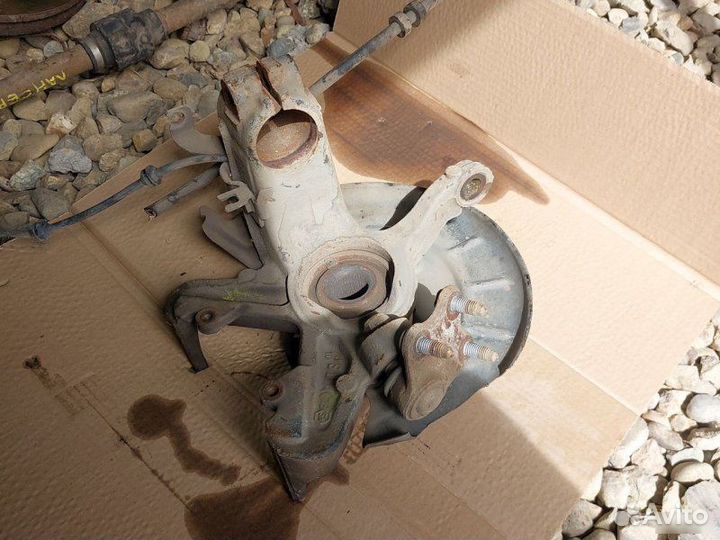 Кулак поворотный передний правый Skoda Fabia 2