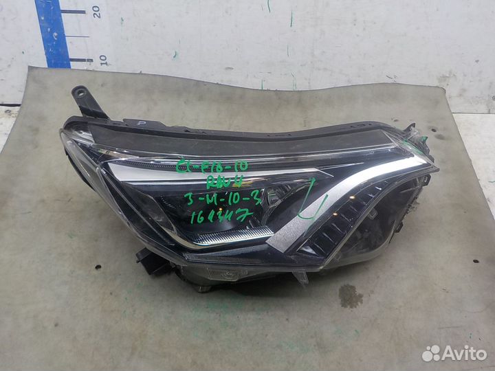 Фара правая Toyota RAV4