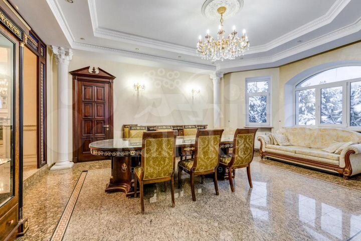 Дом 760 м² на участке 57 сот.