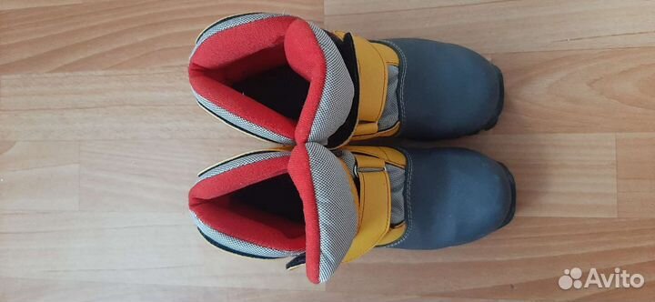 Лыжные ботинки