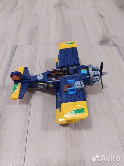 Самолет Lego Hidden side
