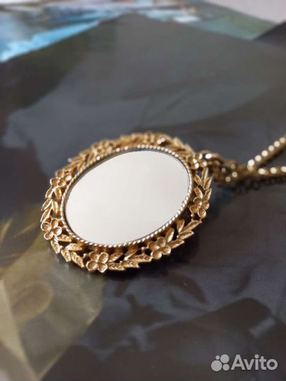 Кулон на цепочке винтажный Avon с зеркальцем