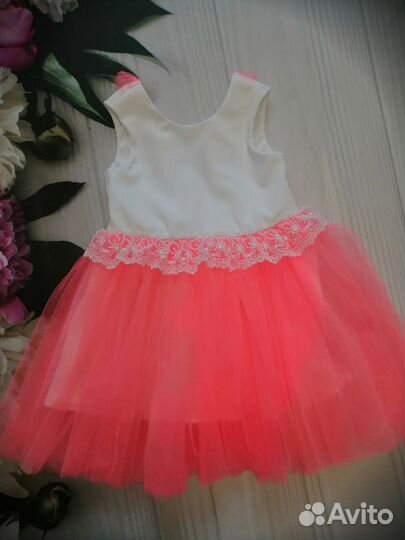 Яркое платье для девочки