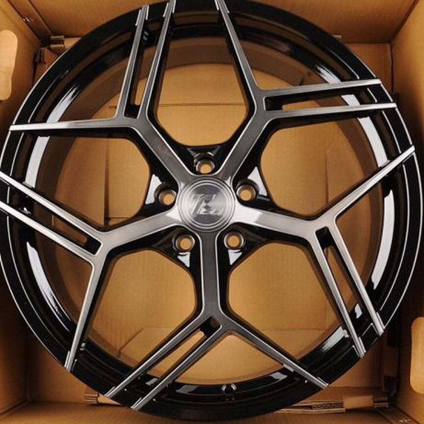 Tisli Blade : 10x20 5*112 Et:40 Dia:66,6 Gloss Black Brush With Dark Tint