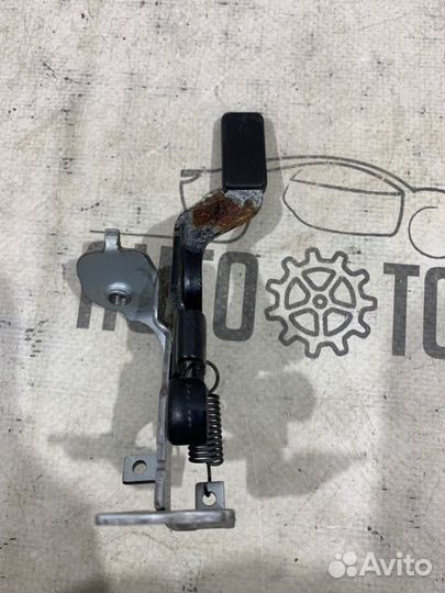 Ручка открывания бензобака Toyota Rav4 A30 1azfe