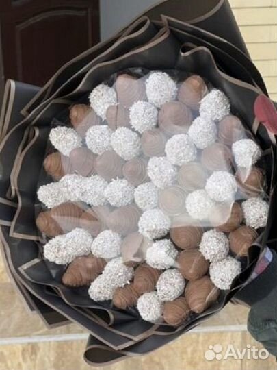 Клубника в шоколаде сладкий подарок букет