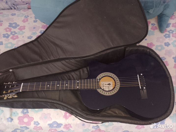 Акустическая гитара