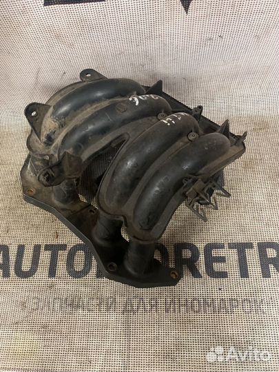 Впускной коллектор Peugeot 206 0361J3