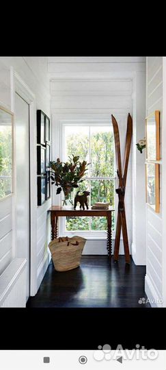 Старые винтажный лыжи для интерьера