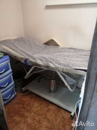 Массажная кушетка