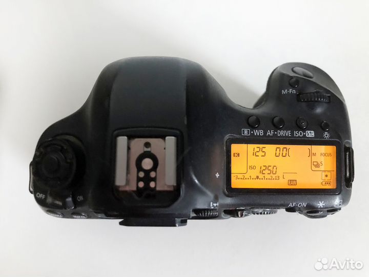 Зеркальный фотоаппарат Canon 5D Mark III body