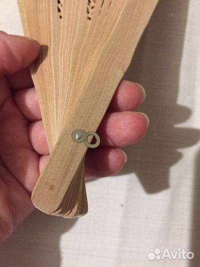 Веер деревянный, с кружевной резьбой. Новый