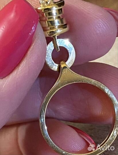 Золотое кольцо с бриллиантом