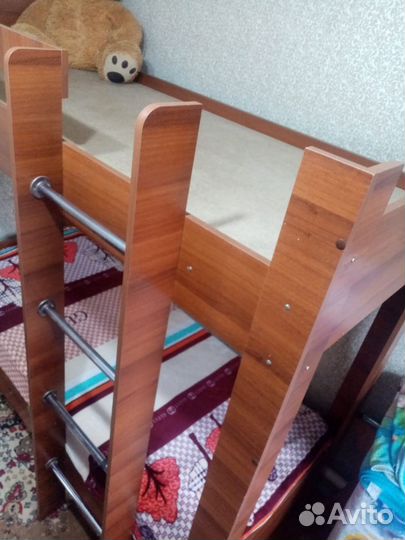 Двухъярусная кровать
