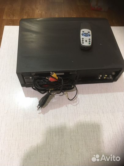 Видеомагнитофон LG