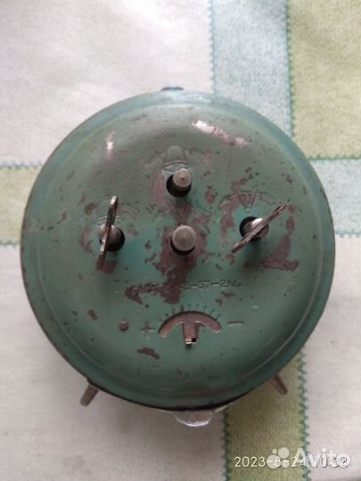 Часы будильник, янтарь очз