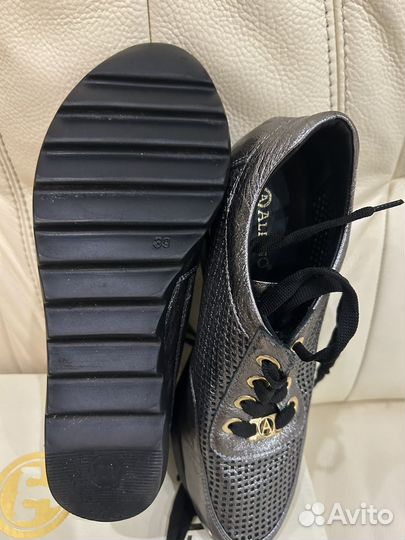 Кросовки женские