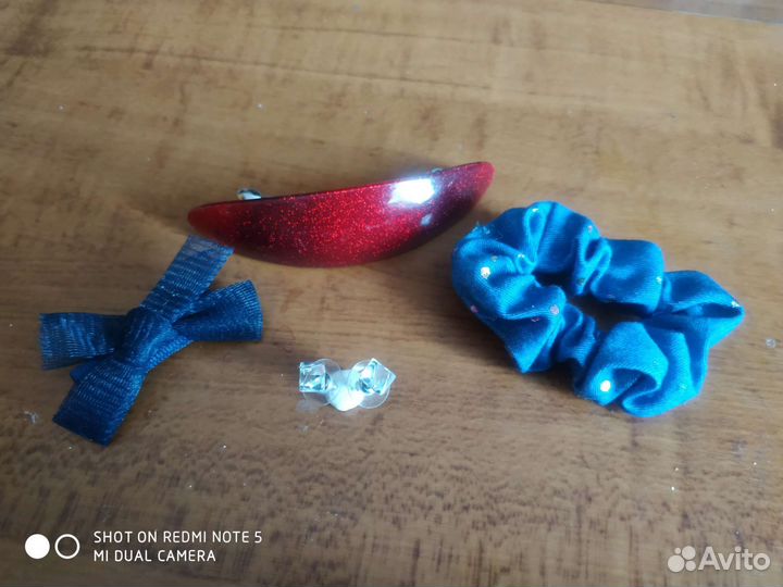 Заколки и резинка для волос, серьги