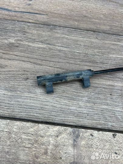 Трос открывания капота Volkswagen Passat B5 1.8