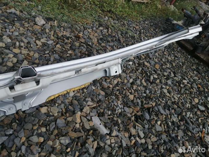 Стойка крыши правая Mazda Premacy минивен RF 2000