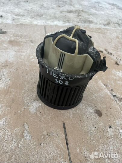 Моторчик печки Peugeot 308