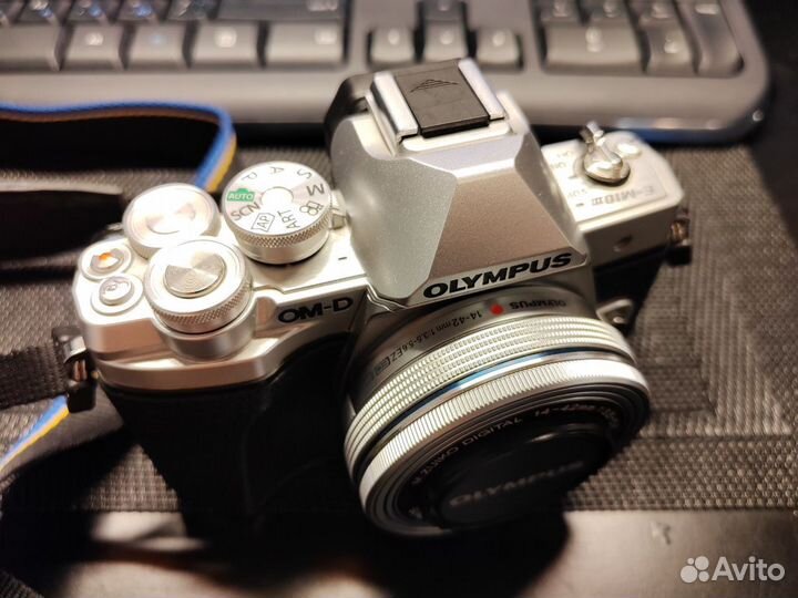 Olympus OM-D E-M10 mark iii + блинчик объектив
