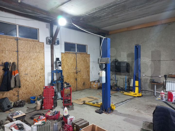 Гараж, > 30 м²