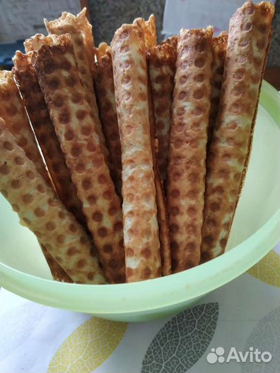 Орешки со сгущёнкой, трубочки вафельные, блинчики