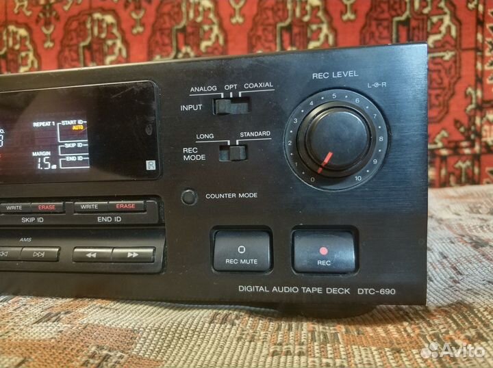 DAT Sony DTC-690