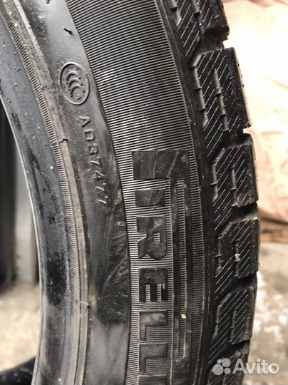 Pirelli Winter Studdable Plus 235/45 R18