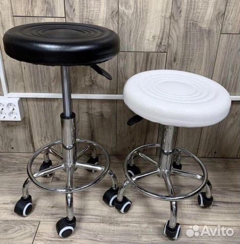 Стул для мастера низкий в салон новый белый