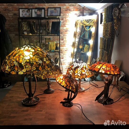 Янтарный витражный светильник в стиле Тиффани