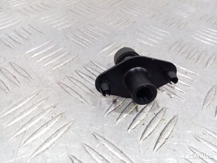 Б/У Отбойник крышки багажника#001