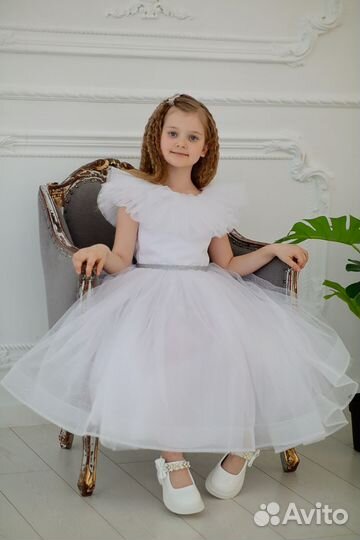 Белое пышное платье на девочку