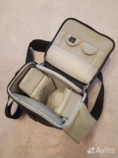 Зеркальный фотоаппарат Canon 550D