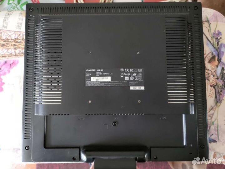 Монитор e-yama 19LJ2-S