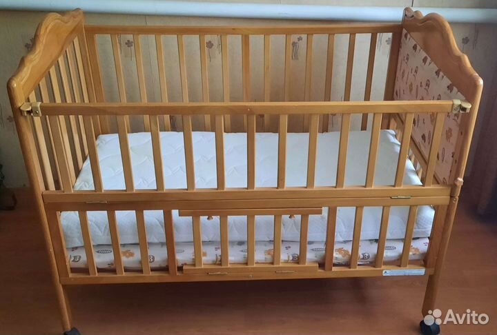 Детская кроватка с люлькой и орт. матрасом