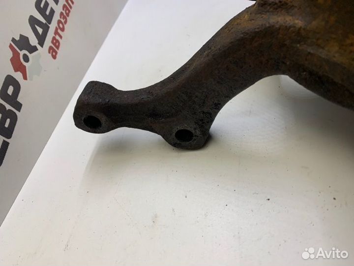 Кулак поворотный правый Volkswagen Vento седан 1.8