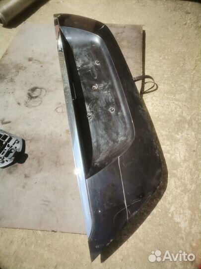 Mercedes w211 накладка крышки багажника