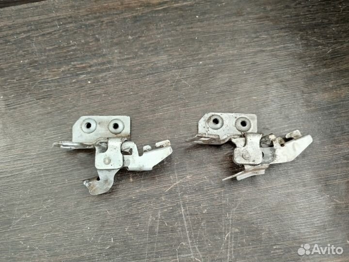 Фиксатор замка багажника Nissan bluebird HU14