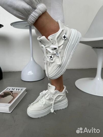 Кроссовки женские