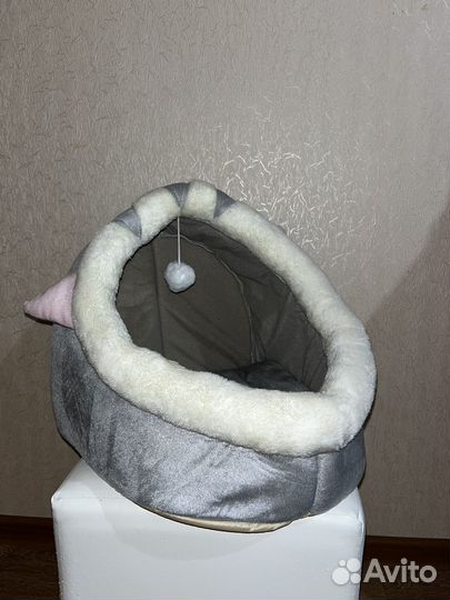 Домик лежанка с игрушкой для кошек и собак
