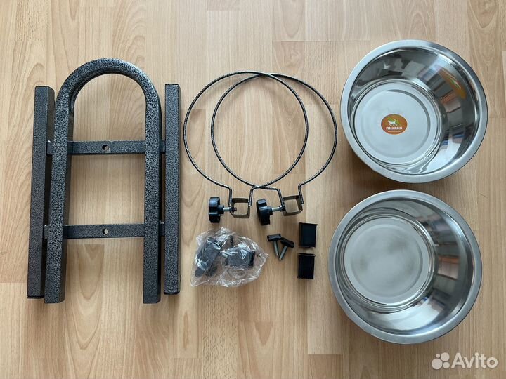 Стойка с мисками для двух собак